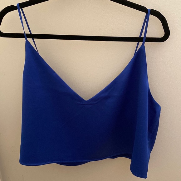 Cropped Tank Top - Picture 2 of 3
